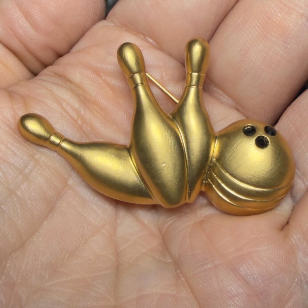 Vintage Avon Gold Tone Bowling Pin Ball Brooch (2")